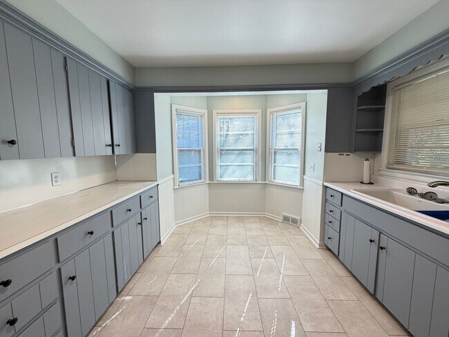 Building Photo - Charming Updated 3-Bedroom in the Heart of Alger Heights