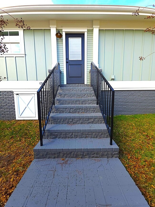 Building Photo - Lease this fully remodeled sanctuary – where modern luxury meets timeless East Texas charm!