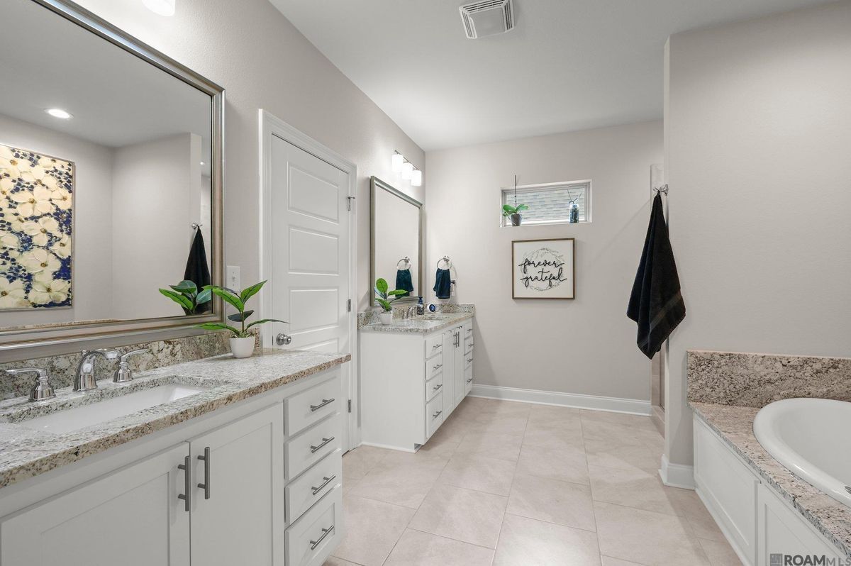 Building Photo - 5207 White River Rd