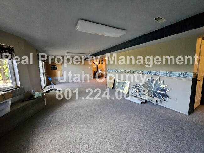 Building Photo - Elk Ridge Home with Unobstructed Valley Views