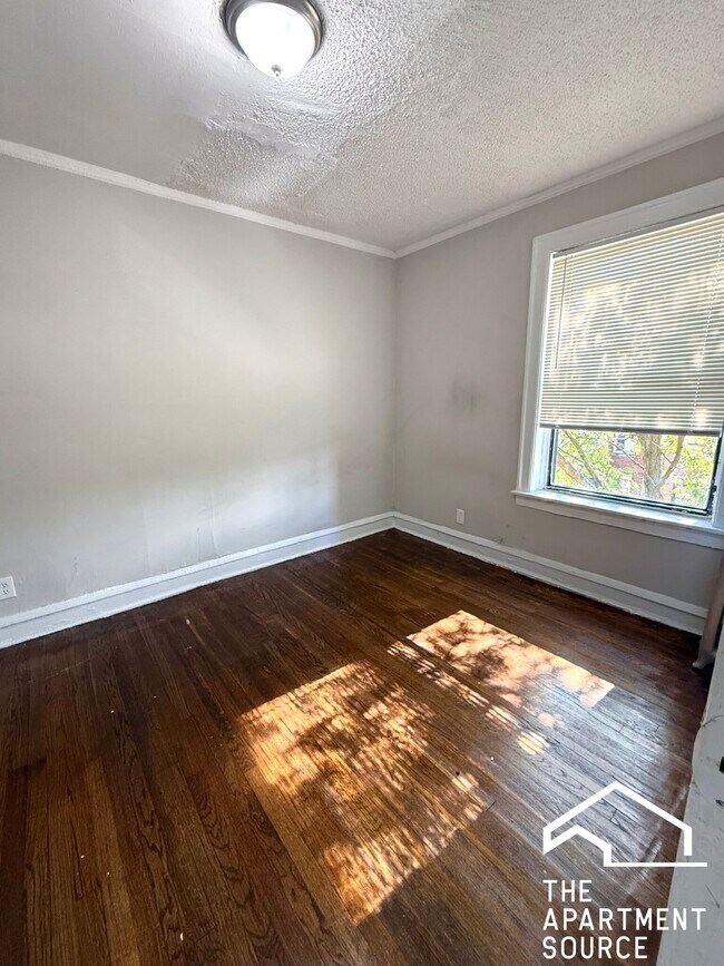 Building Photo - 6959 S Paxton Ave