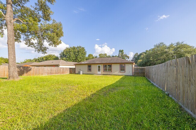 Building Photo - 16381 Many Trees Ln