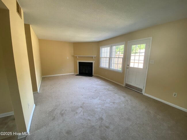 Building Photo - 117 Palace Cir