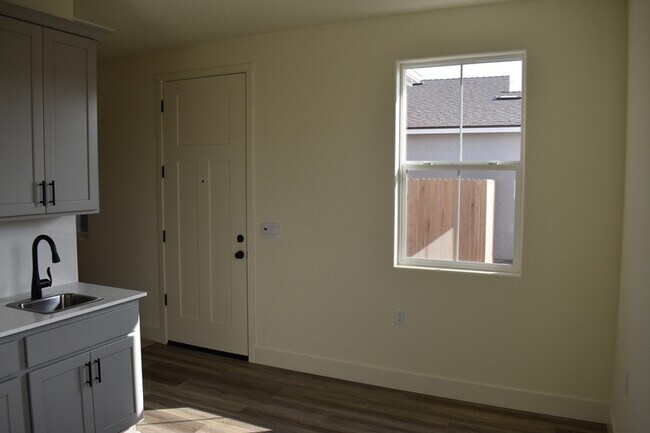 Building Photo - 4649 Jema Wy