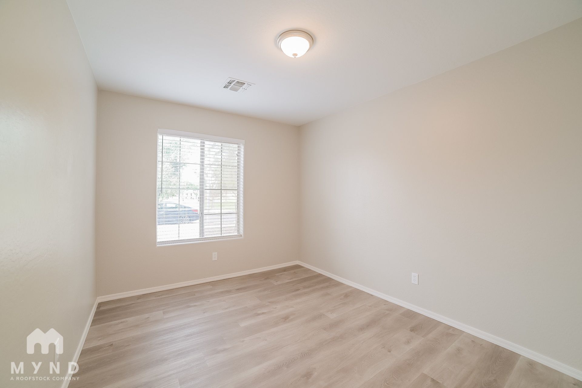 Building Photo - 2236 S 82nd Ln