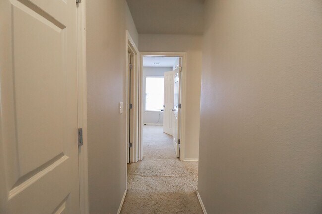 Building Photo - 3 bed | 2 bath in New Tulsa!