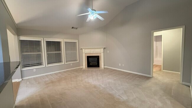 Building Photo - 2350 Walnut Tree Ct NE