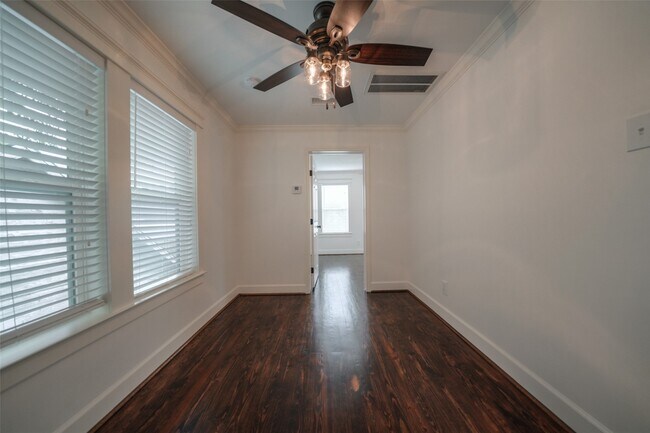 Building Photo - 811 Woodard St