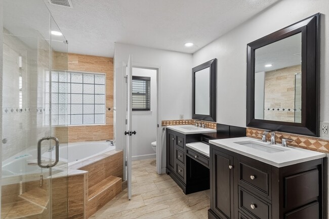 Building Photo - 127 Sagewood Dr