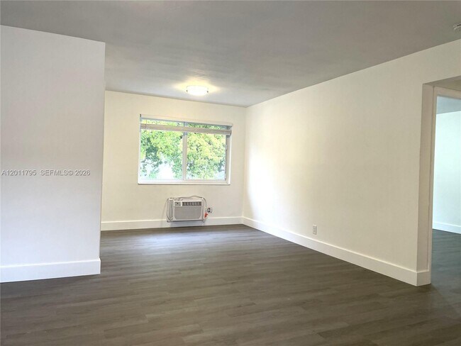 Building Photo - 601 S 19th Ave