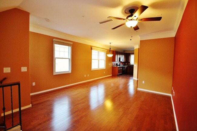 Building Photo - 1319 S Sabino Dr