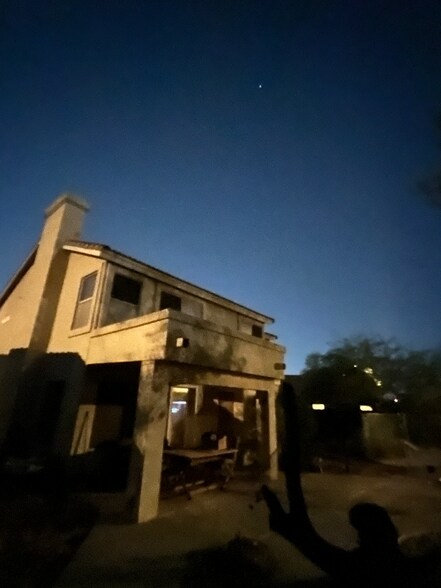 Building Photo - 4200 E Raven Rd