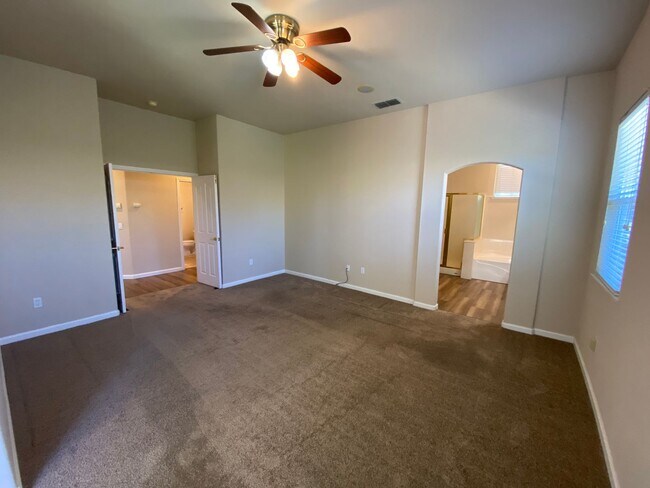 Building Photo - Beautiful 55+ Home in Heritage Lakeside