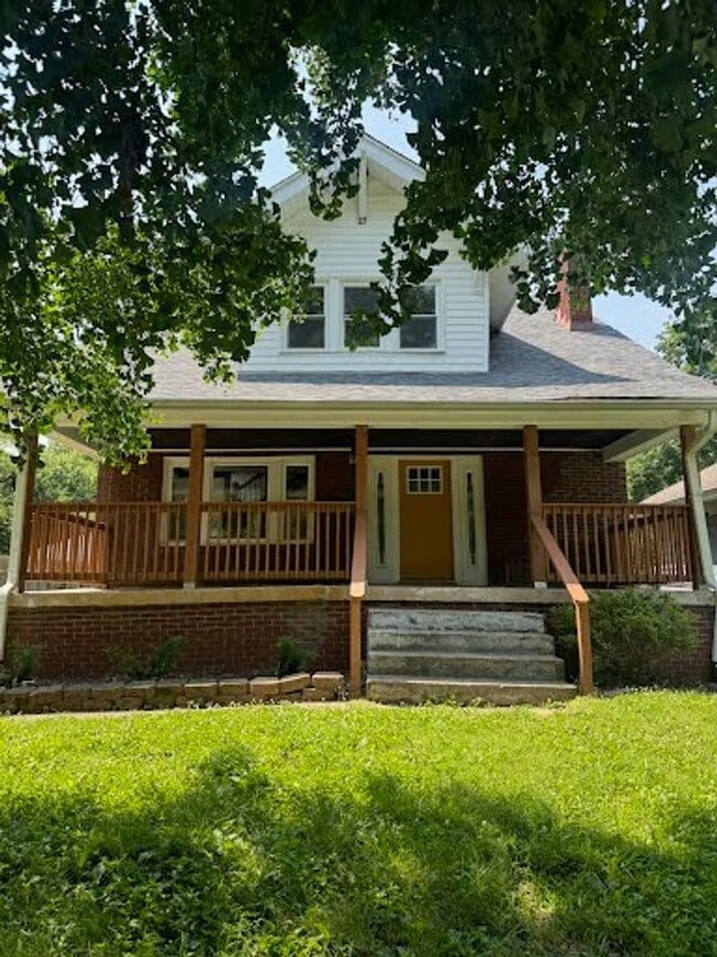 Primary Photo - 327 W Southern Ave
