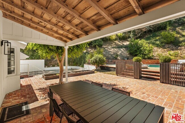 Building Photo - 2583 Hutton Dr