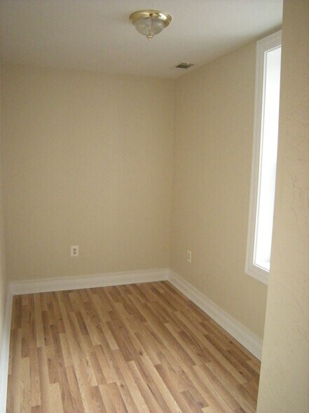 Building Photo - 244 S St Clair St