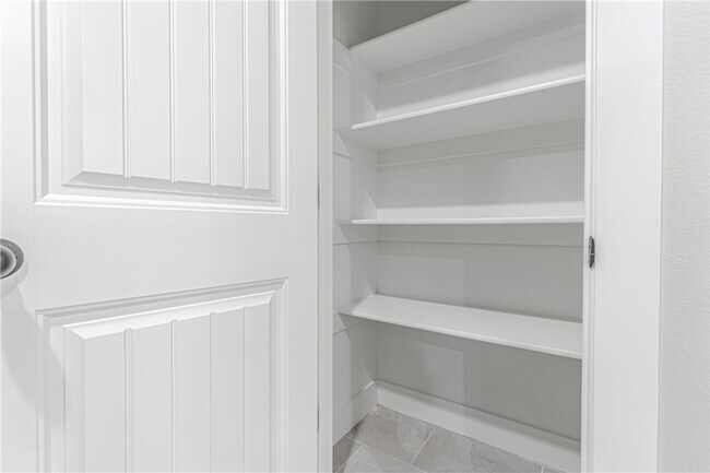 Building Photo - 933 Hampton St