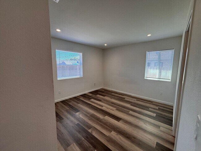 Building Photo - 25-29 Rockwood Ct