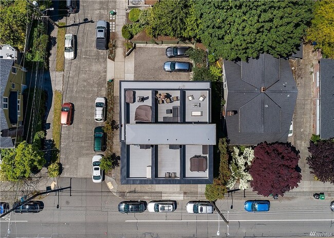 Building Photo - 5201 Phinney Ave N