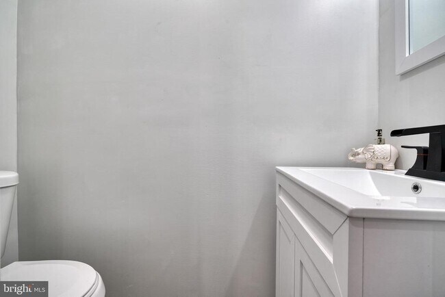 Building Photo - 1125 Washington Blvd