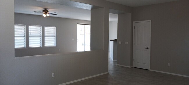 Building Photo - 3 Bed / 2 Bath with Loft