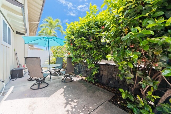 Building Photo - 75-6025 Alii Dr. F102