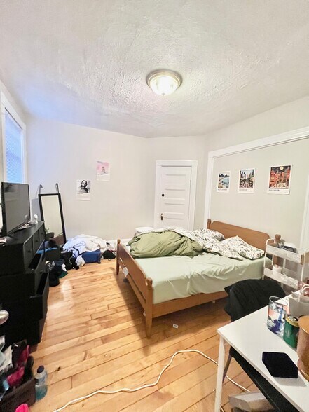 Building Photo - 614 Columbus Ave