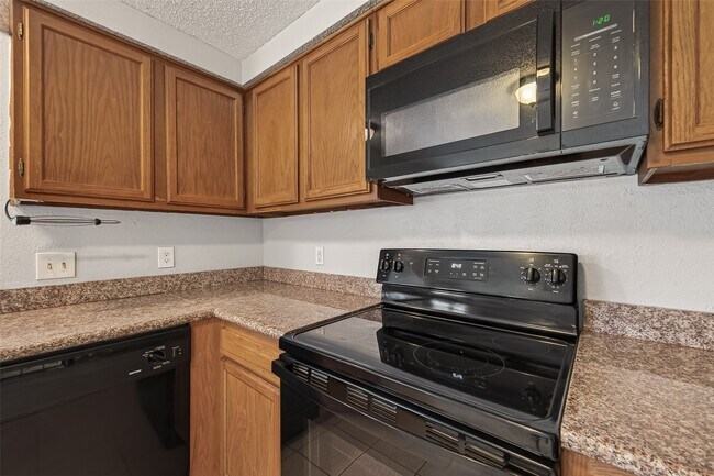 Building Photo - 1806 Foxlake Dr