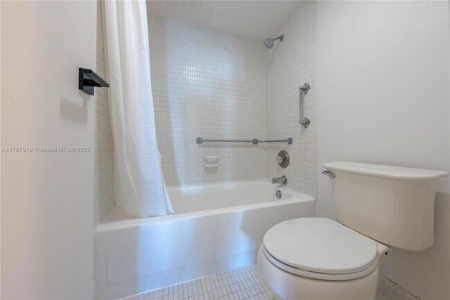 Building Photo - 3675 N Country Club Dr