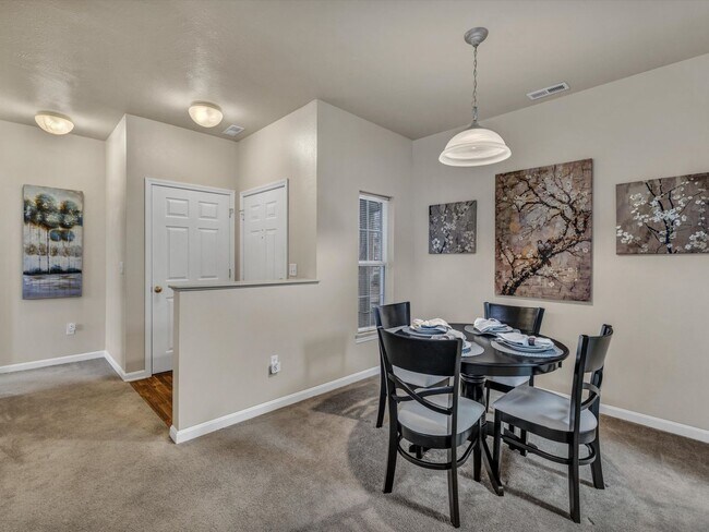 Building Photo - Castle Schools*********Large 2 Bedroom 2 Bath**********Newburgh Indiana Living