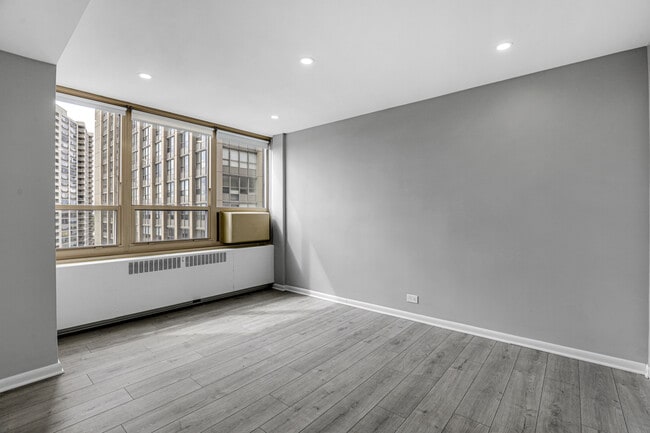 Building Photo - 3950 N Lake Shore Dr