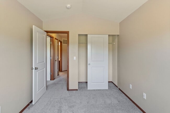 Building Photo - 4 Bed 2.5 Bath - Small Dog - Fully Fenced Yard - NAS Whidbey