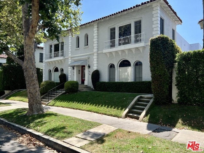 Building Photo - 145 N Sycamore Ave
