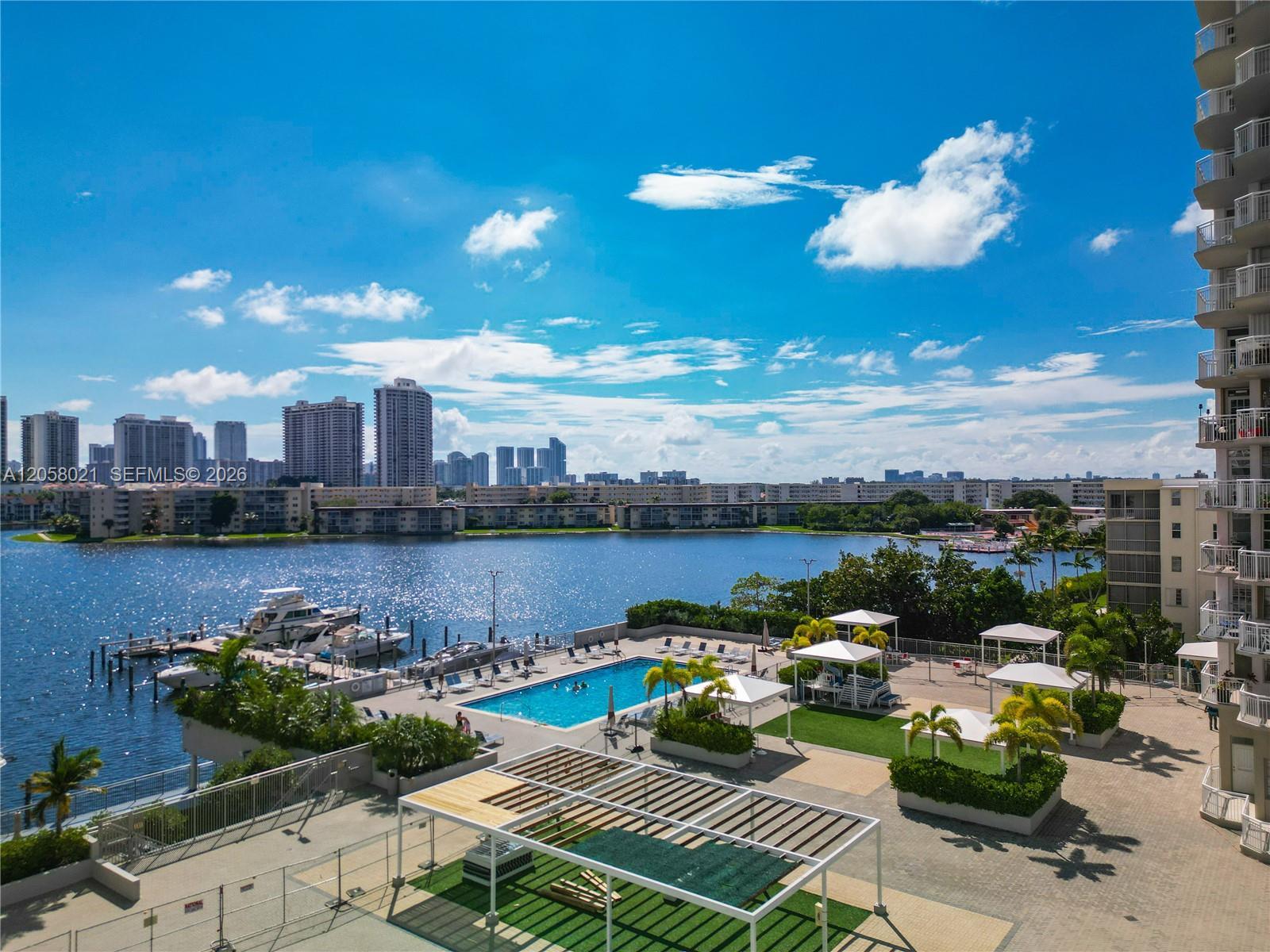 Building Photo - 18011 Biscayne Blvd