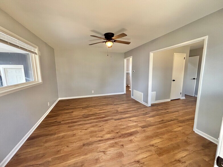 Building Photo - 720 Neal St