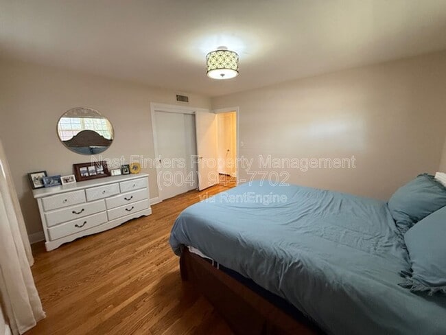 Building Photo - 7104 Catalonia Ave