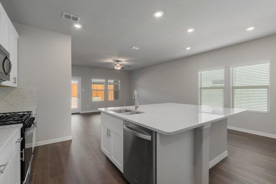 Building Photo - 818 Honeydew Ln