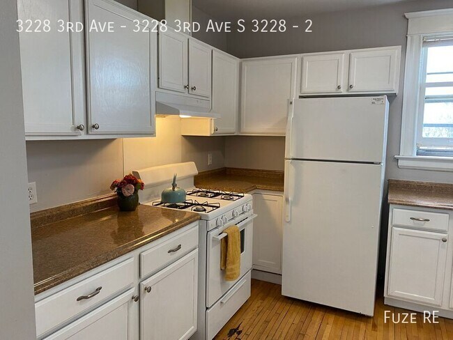 Building Photo - 3228 3rd Ave S