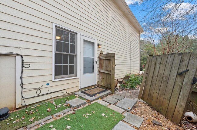 Building Photo - 16 Valleyside Dr