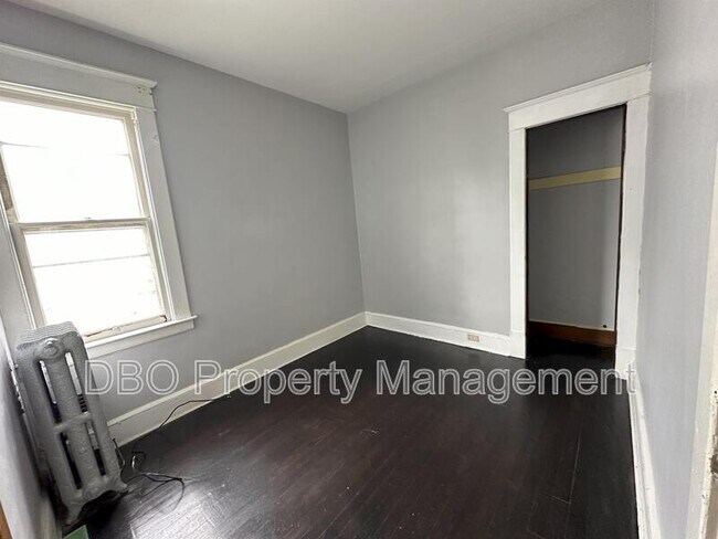 Building Photo - 825 Myrtle Ave