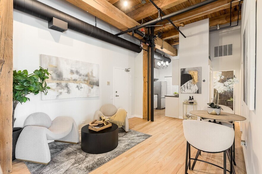 Building Photo - 331 S Peoria St