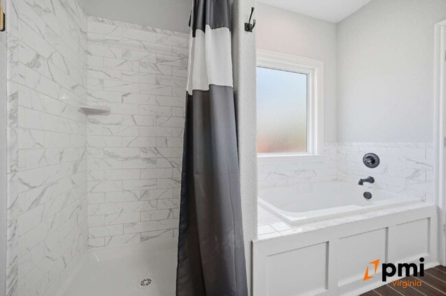 Building Photo - Stunning 5 Bedroom Waterfront Home with 2 car garage