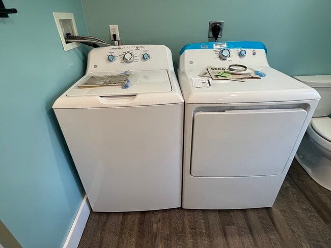 Building Photo - 51 Moore Rd