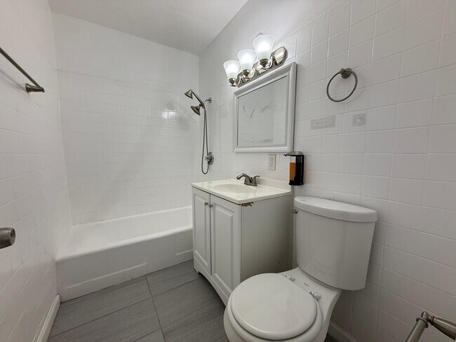 Building Photo - 3422 E Taylor St