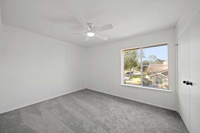 Building Photo - 11650 Village Pl Dr