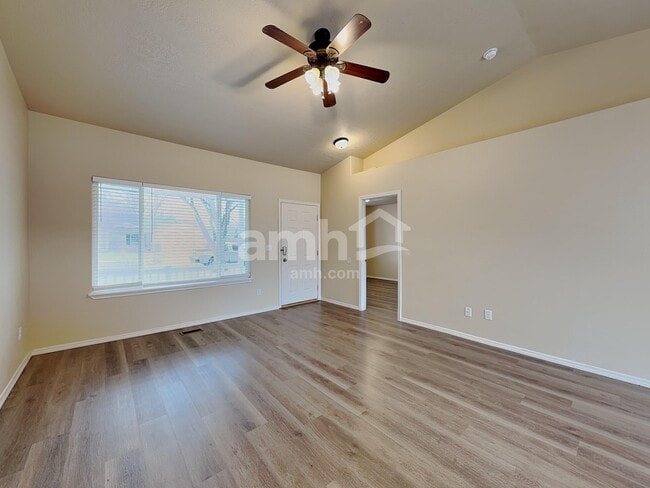 Building Photo - 684 E Full Moon St