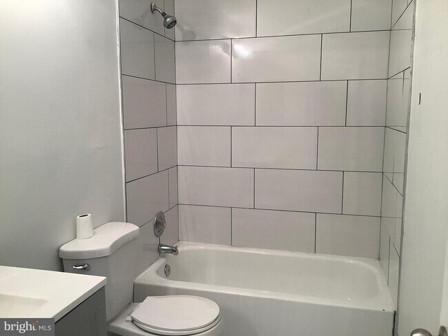 Building Photo - 12 Normandy Square Ct