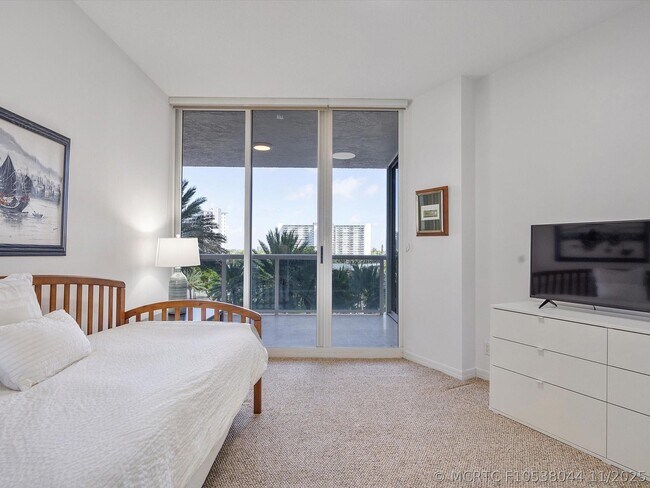 Building Photo - 3200 N Ocean Blvd