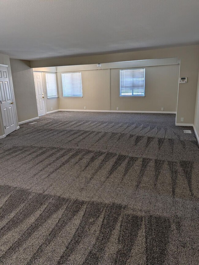 Building Photo - Nice Family Home