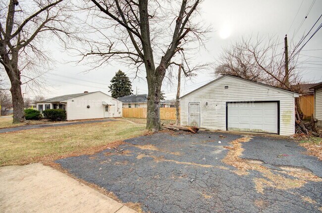 Building Photo - 1600 W Allen St